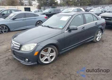 2010 Mercedes-Benz C 300 Luxury 4Matic/Sport 4Matic z USA, uszkodzony, nr VIN WDDGF8BB7AR110606